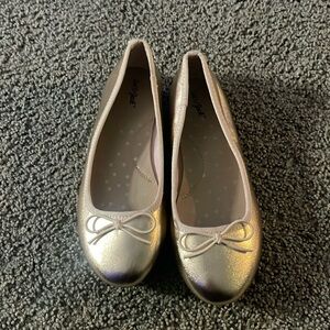 Gold Maryjane’s girl shoes